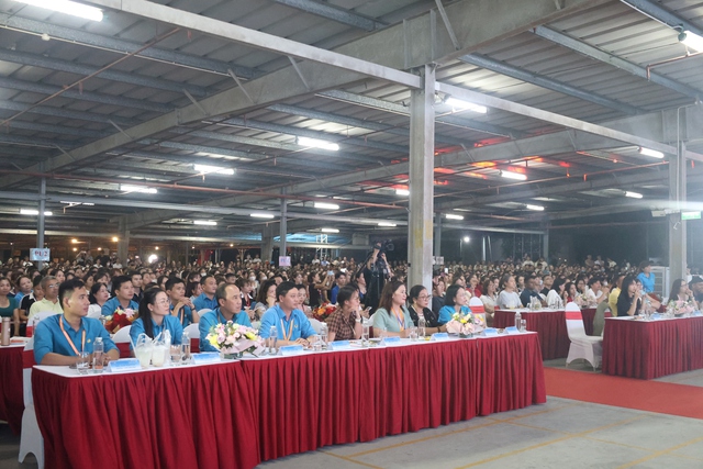 Hơn 5.000 công nhân Crystal Martin “cháy hết mình” trong Ngày hội Người lao động 2025- Ảnh 1.