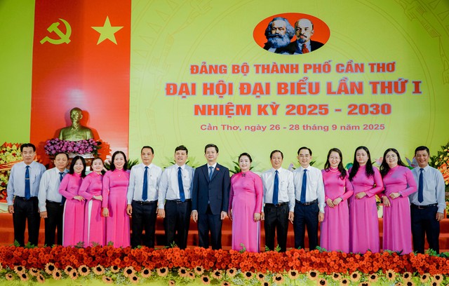 Bế mạc Đại hội đại biểu Đảng bộ TP Cần Thơ lần thứ I, nhiệm kỳ 2025 - 2030- Ảnh 2.