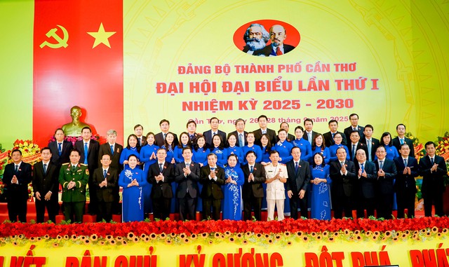 Họp báo thông tin kết quả Đại hội đại biểu Đảng bộ TP Cần Thơ lần thứ I, nhiệm kỳ 2025 - 2030- Ảnh 2. Họp báo thông tin kết quả Đại hội đại biểu Đảng bộ TP Cần Thơ lần thứ I, nhiệm kỳ 2025 - 2030- Ảnh 2.