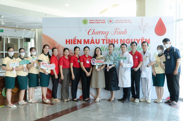 Bệnh viện Đại học Nam Cần Thơ tổ chức Hiến máu nhân đạo- Ảnh 1.