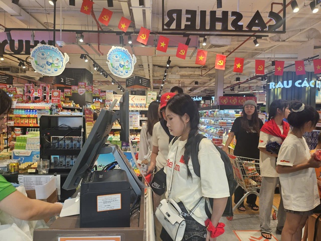 Động lực tạo đà phát triển ngành bán lẻ những tháng cuối năm- Ảnh 2.