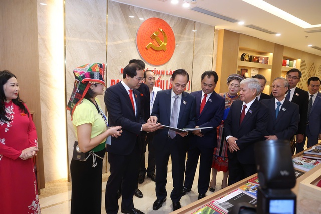 Khai mạc Đại hội đại biểu Đảng bộ tỉnh Lào Cai lần thứ I, nhiệm kỳ 2025-2030- Ảnh 4.
