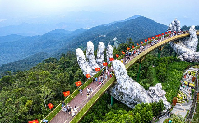 Du lịch Đà Nẵng đón gần 13 triệu lượt khách trong 8 tháng- Ảnh 1. Du lịch Đà Nẵng đón gần 13 triệu lượt khách trong 8 tháng- Ảnh 1.