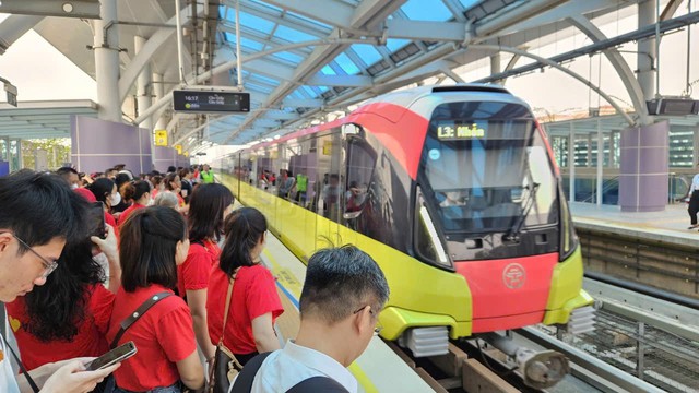 Hà Nội: Đường sắt đô thị đón lượng khách cao kỷ lục dịp đại lễ A80- Ảnh 1. Hà Nội: Đường sắt đô thị đón lượng khách cao kỷ lục dịp đại lễ A80- Ảnh 1.