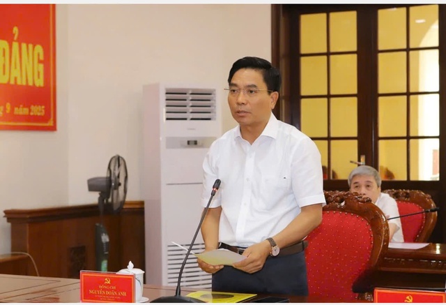 Thanh Hóa: Trao tặng Huy hiệu Đảng cho các đồng chí nguyên lãnh đạo tỉnh- Ảnh 4. Thanh Hóa: Trao tặng Huy hiệu Đảng cho các đồng chí nguyên lãnh đạo tỉnh- Ảnh 4.