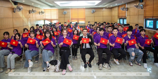 UTM khai giảng năm học mới: Khát vọng tri thức, đồng hành cùng sinh viên thời đại số- Ảnh 4. UTM khai giảng năm học mới: Khát vọng tri thức, đồng hành cùng sinh viên thời đại số- Ảnh 4.