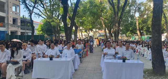 Học sinh Trường THPT Nguyễn Gia Thiều hân hoan dự Lễ khai giảng năm học mới 2025-2026- Ảnh 1. Học sinh Trường THPT Nguyễn Gia Thiều hân hoan dự Lễ khai giảng năm học mới 2025-2026- Ảnh 1.