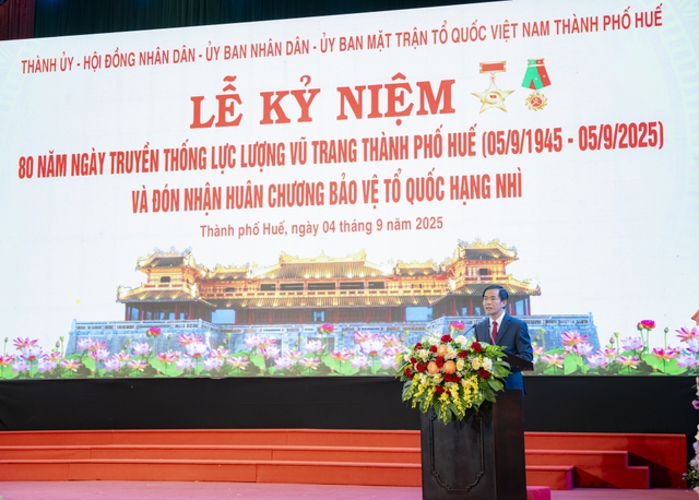 Thành phố Huế: Lực lượng vũ trang đón nhận Huân chương Bảo vệ Tổ quốc hạng Nhì- Ảnh 2. Thành phố Huế: Lực lượng vũ trang đón nhận Huân chương Bảo vệ Tổ quốc hạng Nhì- Ảnh 2.