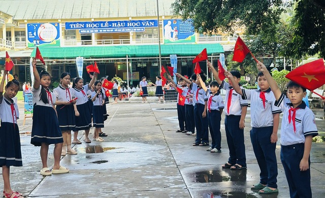 Vĩnh Long: Trường Tiểu học Tân Thạch B khai giảng năm học mới- Ảnh 1. Vĩnh Long: Trường Tiểu học Tân Thạch B khai giảng năm học mới- Ảnh 1.
