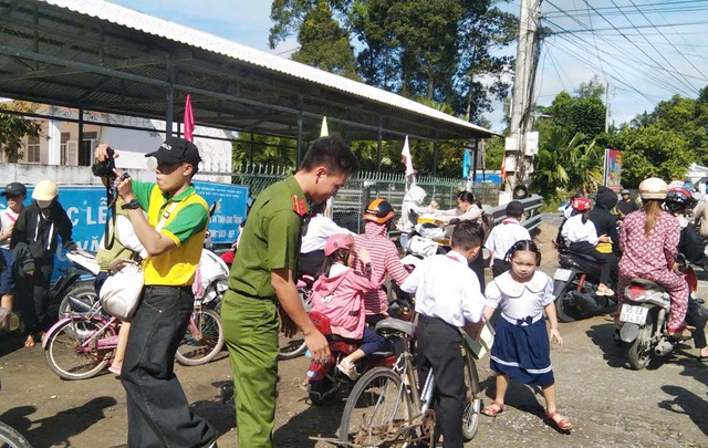 Cần Thơ: Trường Tiểu học Búng Tàu khai giảng năm học mới 2025-2026- Ảnh 4. Cần Thơ: Trường Tiểu học Búng Tàu khai giảng năm học mới 2025-2026- Ảnh 4.