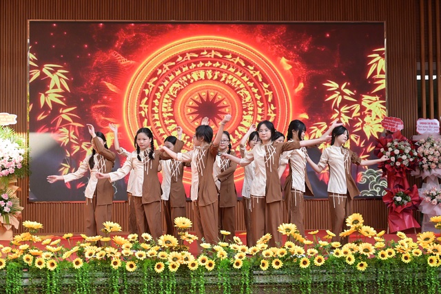 Lễ khai giảng đặc biệt kết nối cả nước tại “điểm cầu” Trường THCS Gia Quất- Ảnh 9. Lễ khai giảng đặc biệt kết nối cả nước tại “điểm cầu” Trường THCS Gia Quất- Ảnh 9.
