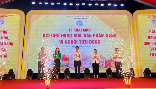 Hà Nội: Hội chợ “Hàng hoá, sản phẩm xanh vì người tiêu dùng” thu hút hơn 100 doanh nghiệp tham gia- Ảnh 1.
