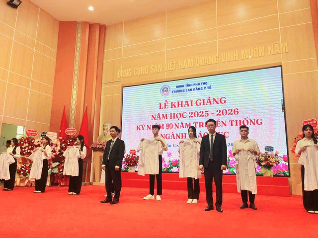 Trường Cao đẳng Y tế Phú Thọ khai giảng năm học 2025 - 2026- Ảnh 5. Trường Cao đẳng Y tế Phú Thọ khai giảng năm học 2025 - 2026- Ảnh 5.