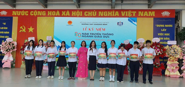 Trường THPT Khương Đình: Tưng bừng Lễ khai giảng năm học mới với nhiều kỳ vọng- Ảnh 3. Trường THPT Khương Đình: Tưng bừng Lễ khai giảng năm học mới với nhiều kỳ vọng- Ảnh 3.