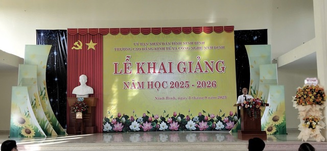 Trường CĐ Kinh tế và Công nghệ Nam Định: Tưng bừng tổ chức Lễ khai giảng năm học 2025-2026- Ảnh 2. Trường CĐ Kinh tế và Công nghệ Nam Định: Tưng bừng tổ chức Lễ khai giảng năm học 2025-2026- Ảnh 2.