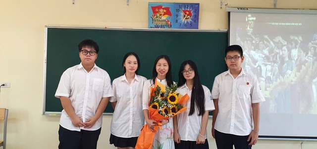 Trường THPT Khương Đình: Tưng bừng Lễ khai giảng năm học mới với nhiều kỳ vọng- Ảnh 5. Trường THPT Khương Đình: Tưng bừng Lễ khai giảng năm học mới với nhiều kỳ vọng- Ảnh 5.