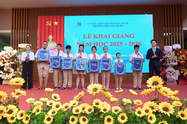 Lễ khai giảng đặc biệt kết nối cả nước tại “điểm cầu” Trường THCS Gia Quất- Ảnh 5. Lễ khai giảng đặc biệt kết nối cả nước tại “điểm cầu” Trường THCS Gia Quất- Ảnh 5.
