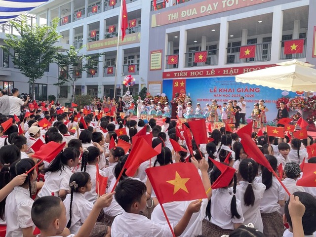 Lễ khai giảng đặc biệt tại Trường Tiểu học Đền Lừ- Ảnh 1. Lễ khai giảng đặc biệt tại Trường Tiểu học Đền Lừ- Ảnh 1.
