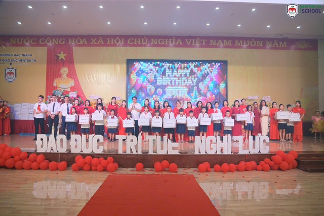 Thanh Hóa: Gần 1 triệu học sinh hân hoan trong ngày khai giảng- Ảnh 7. Thanh Hóa: Gần 1 triệu học sinh hân hoan trong ngày khai giảng- Ảnh 7.
