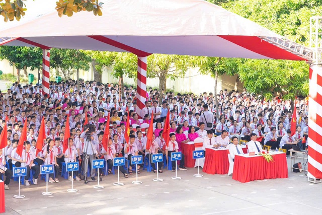 Thanh Hóa: Gần 1 triệu học sinh hân hoan trong ngày khai giảng- Ảnh 2. Thanh Hóa: Gần 1 triệu học sinh hân hoan trong ngày khai giảng- Ảnh 2.