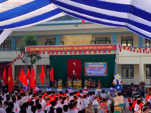 Thanh Hóa: Gần 1 triệu học sinh hân hoan trong ngày khai giảng- Ảnh 8. Thanh Hóa: Gần 1 triệu học sinh hân hoan trong ngày khai giảng- Ảnh 8.