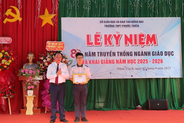Đồng Nai: Học sinh phấn khởi bước vào năm học mới- Ảnh 2.