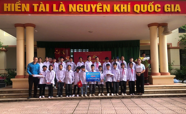 Công đoàn Bắc Ninh đồng hành cùng học sinh vượt khó nhân dịp khai giảng năm học mới 2025–2026- Ảnh 5. Công đoàn Bắc Ninh đồng hành cùng học sinh vượt khó nhân dịp khai giảng năm học mới 2025–2026- Ảnh 5.