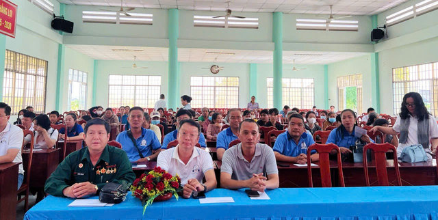 Trung tâm Trợ giúp Pháp lý Nhà nước số 1: Trao tặng nhà Đại đoàn kết- Ảnh 1. Trung tâm Trợ giúp Pháp lý Nhà nước số 1: Trao tặng nhà Đại đoàn kết- Ảnh 1.
