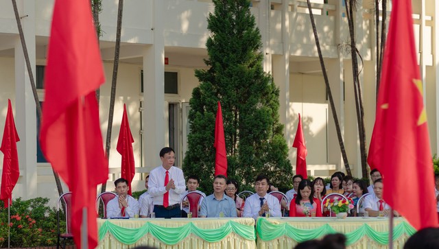 Trường THPT Vĩnh Chân: Tưng bừng Lễ khai giảng năm học 2025-2026- Ảnh 2.