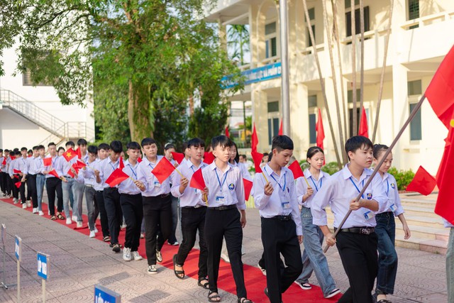 Trường THPT Vĩnh Chân: Tưng bừng Lễ khai giảng năm học 2025-2026- Ảnh 5.