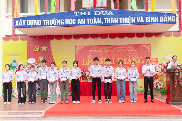 Trường THPT Vĩnh Chân: Tưng bừng Lễ khai giảng năm học 2025-2026- Ảnh 7.