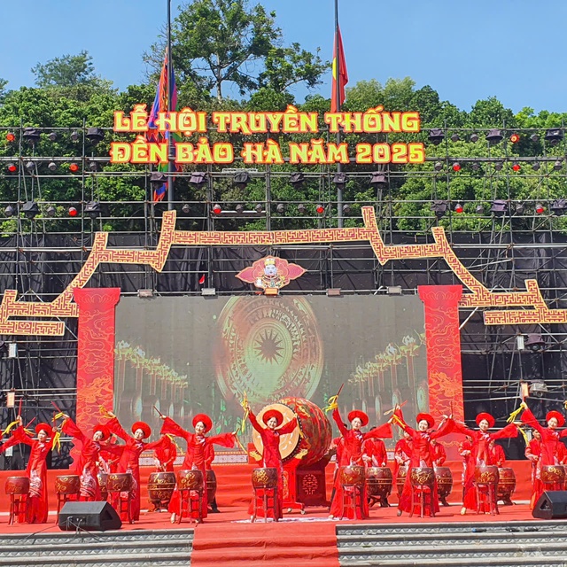 Lào Cai: Tưng bừng khai mạc Lễ hội đền Bảo Hà năm 2025- Ảnh 2. Lào Cai: Tưng bừng khai mạc Lễ hội đền Bảo Hà năm 2025- Ảnh 2.