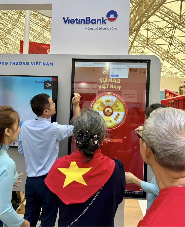 Nhận quà khi check-in gian hàng VietinBank tại Triển lãm thành tựu đất nước- Ảnh 4. Nhận quà khi check-in gian hàng VietinBank tại Triển lãm thành tựu đất nước- Ảnh 4.