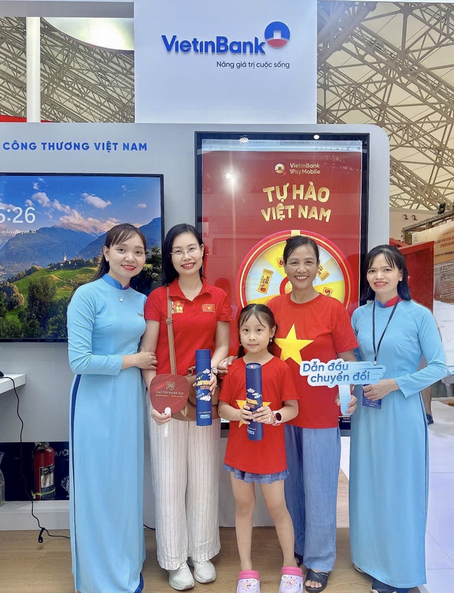 Nhận quà khi check-in gian hàng VietinBank tại Triển lãm thành tựu đất nước- Ảnh 6. Nhận quà khi check-in gian hàng VietinBank tại Triển lãm thành tựu đất nước- Ảnh 6.