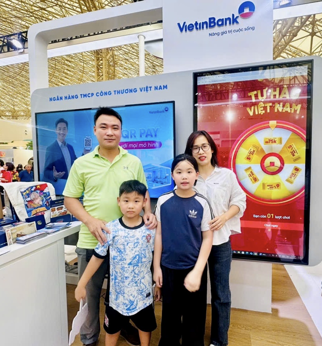 Nhận quà khi check-in gian hàng VietinBank tại Triển lãm thành tựu đất nước- Ảnh 7. Nhận quà khi check-in gian hàng VietinBank tại Triển lãm thành tựu đất nước- Ảnh 7.