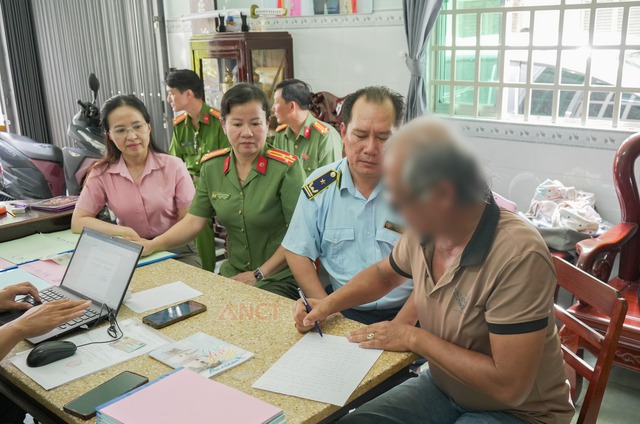 Công an TP Cần Thơ phối hợp liên ngành xử lý vi phạm photocopy trái phép trong lĩnh vực xuất bản- Ảnh 3.