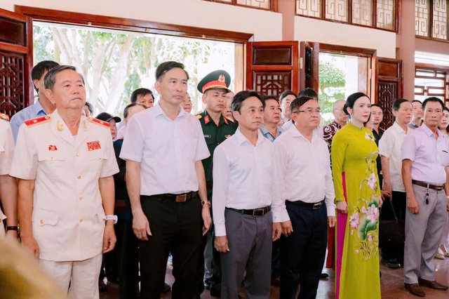 Khai trương Nhà trưng bày Xô Viết Nghệ Tĩnh: Khơi dậy khát vọng tự do từ những trang sử vàng.- Ảnh 4. Khai trương Nhà trưng bày Xô Viết Nghệ Tĩnh: Khơi dậy khát vọng tự do từ những trang sử vàng.- Ảnh 4.