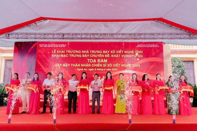 Khai trương Nhà trưng bày Xô Viết Nghệ Tĩnh: Khơi dậy khát vọng tự do từ những trang sử vàng.- Ảnh 1. Khai trương Nhà trưng bày Xô Viết Nghệ Tĩnh: Khơi dậy khát vọng tự do từ những trang sử vàng.- Ảnh 1.