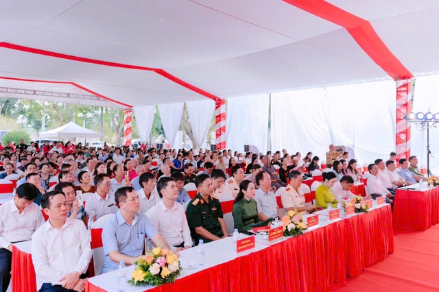 Khai trương Nhà trưng bày Xô Viết Nghệ Tĩnh: Khơi dậy khát vọng tự do từ những trang sử vàng.- Ảnh 2. Khai trương Nhà trưng bày Xô Viết Nghệ Tĩnh: Khơi dậy khát vọng tự do từ những trang sử vàng.- Ảnh 2.