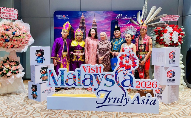 TP. HCM: Sắc màu Malaysia tỏa sáng tại Lễ kỷ niệm Quốc khánh lần thứ 68- Ảnh 2. TP. HCM: Sắc màu Malaysia tỏa sáng tại Lễ kỷ niệm Quốc khánh lần thứ 68- Ảnh 2.