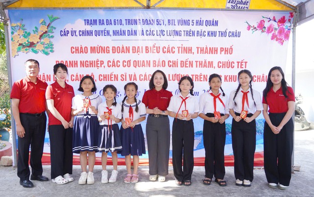 Thăm tặng quà cán bộ, chiến sĩ, Nhân dân đặc khu Thổ Châu - điểm đầu tiên của hải trình thăm các đảo Tây Nam- Ảnh 11.