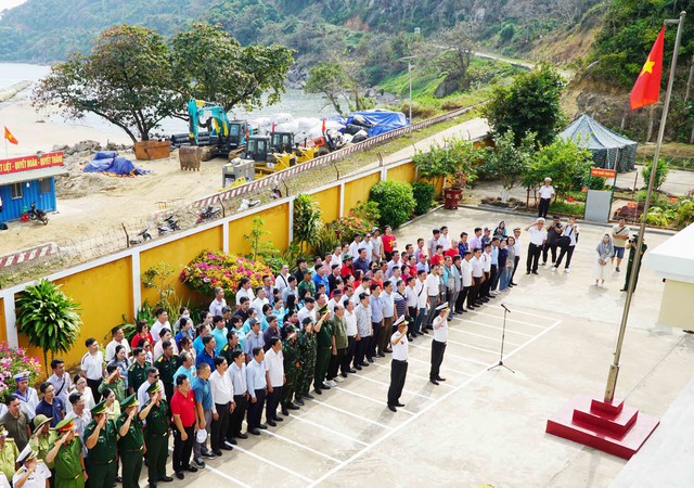 Đoàn cán bộ Agribank thăm, chúc Tết cán bộ, chiến sĩ trên đảo Hòn Khoai- Ảnh 3. Đoàn cán bộ Agribank thăm, chúc Tết cán bộ, chiến sĩ trên đảo Hòn Khoai- Ảnh 3.