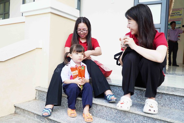 Bộ Tư lệnh Vùng 5 Hải quân: Thăm, chúc Tết cán bộ, chiến sĩ, Nhân dân trên đảo Hòn Chuối- Ảnh 7.