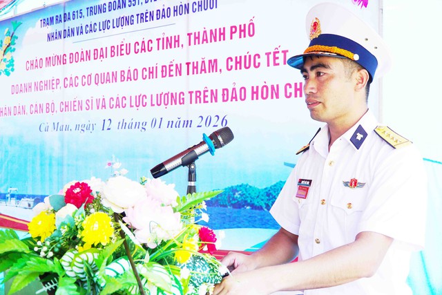 Bộ Tư lệnh Vùng 5 Hải quân: Thăm, chúc Tết cán bộ, chiến sĩ, Nhân dân trên đảo Hòn Chuối- Ảnh 3.