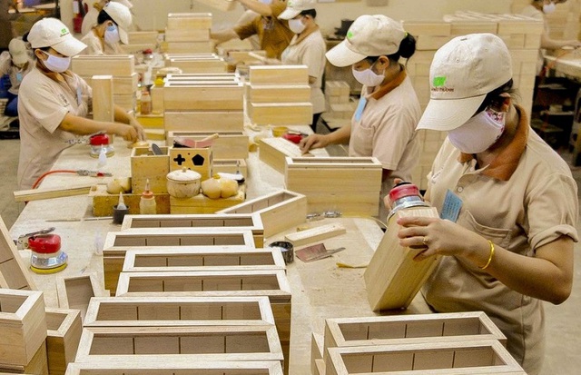 Xuất khẩu gỗ và sản phẩm gỗ năm 2025 lần đầu vượt mốc 17 tỷ USD- Ảnh 1. Xuất khẩu gỗ và sản phẩm gỗ năm 2025 lần đầu vượt mốc 17 tỷ USD- Ảnh 1.