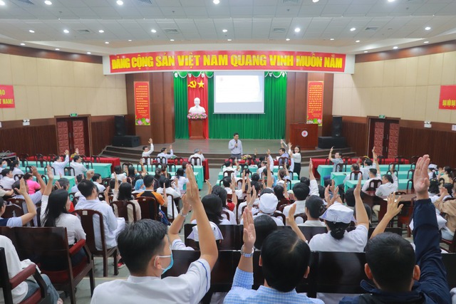 Bệnh viện Đa khoa TP Cần Thơ lấy ý kiến cử tri nơi công tác đối với người ứng cử ĐBQH khoá XVI- Ảnh 2.