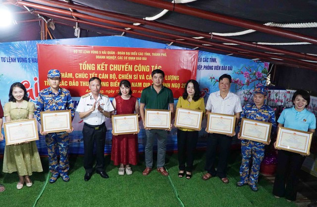 Tổng kết Đoàn công tác đi thăm, chúc Tết các đảo Tây Nam- Ảnh 5.