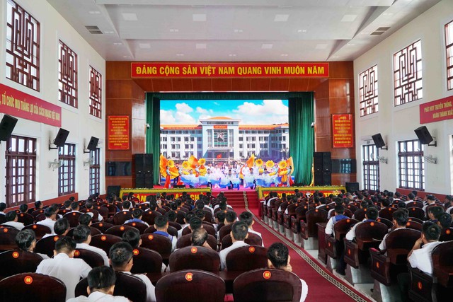 Bộ Tư lệnh Vùng 5 Hải quân sơ kết công tác phối hợp tuyên truyền biển, đảo năm 2025- Ảnh 1.