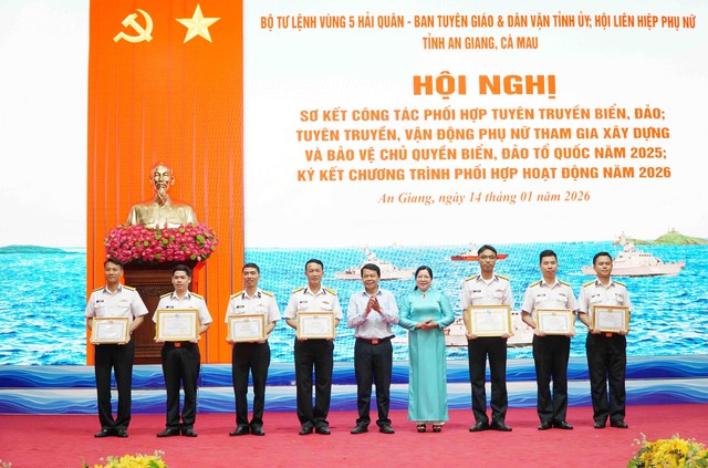 Bộ Tư lệnh Vùng 5 Hải quân sơ kết công tác phối hợp tuyên truyền biển, đảo năm 2025- Ảnh 5.