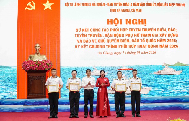 Bộ Tư lệnh Vùng 5 Hải quân sơ kết công tác phối hợp tuyên truyền biển, đảo năm 2025- Ảnh 6.